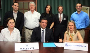Foto 1 - El vicepresidente de Maserati para Latinoamérica y ejecutivos de Reid & Compañía.