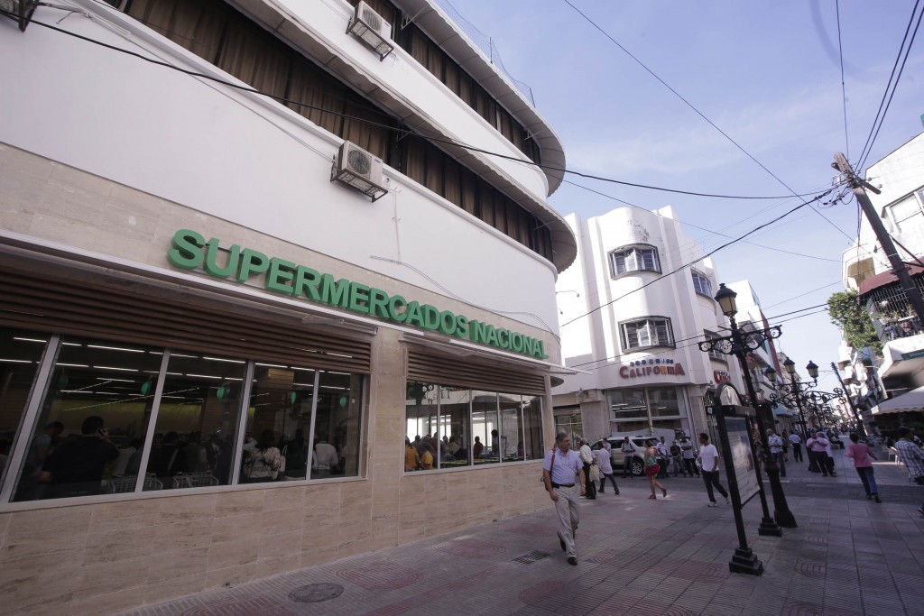 Foto 2 - Fachada del nuevo Supermercados Nacional de la calle El Conde.