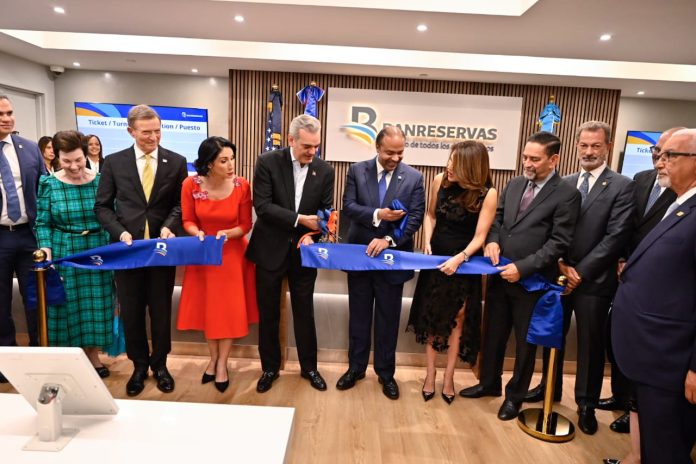 President Abinader inaugurates Banreservas office in New York